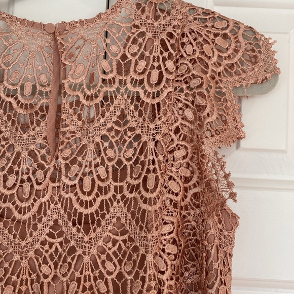 Adelyn Rae Lace with a lovely drape over the edge of shoulders - Picture 3 of 11